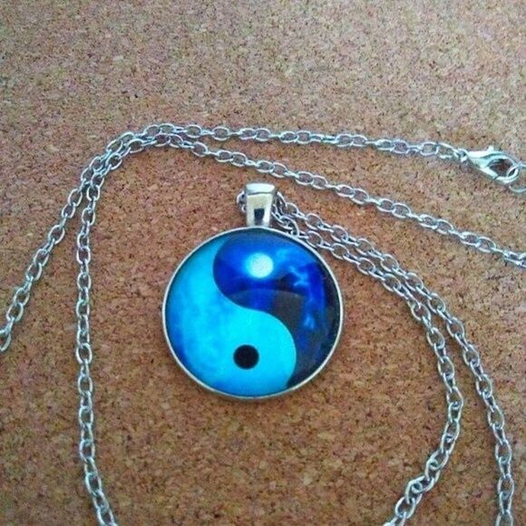 Day & Night Ying Yang Necklace - Picture 9 of 9
